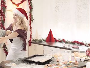 A damsel KNOWS - Christmas themed erotic lezzie fuck