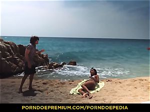 PORNDOE PEDIA cool ebony honey beach hump tutorial
